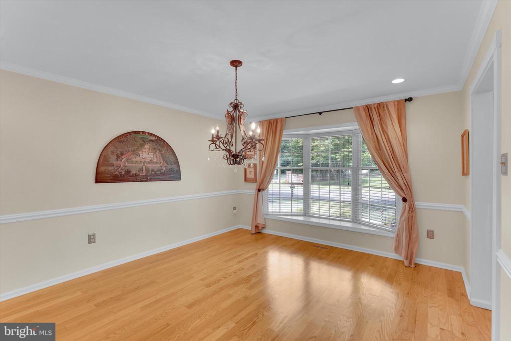 203 S ESTHER LANE