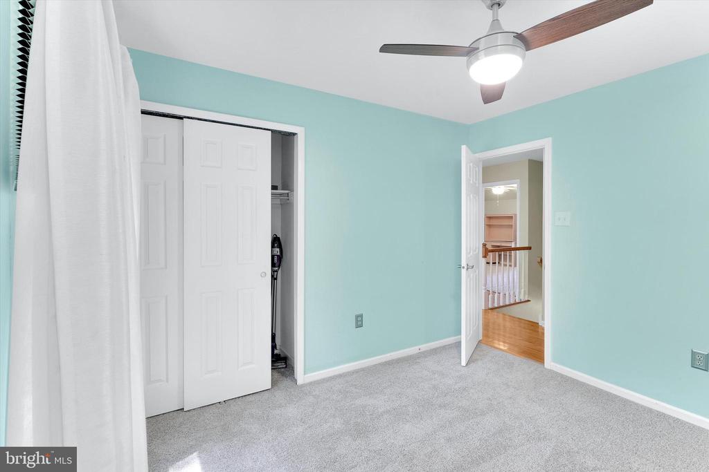 203 S ESTHER LANE