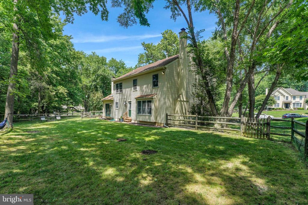203 S ESTHER LANE