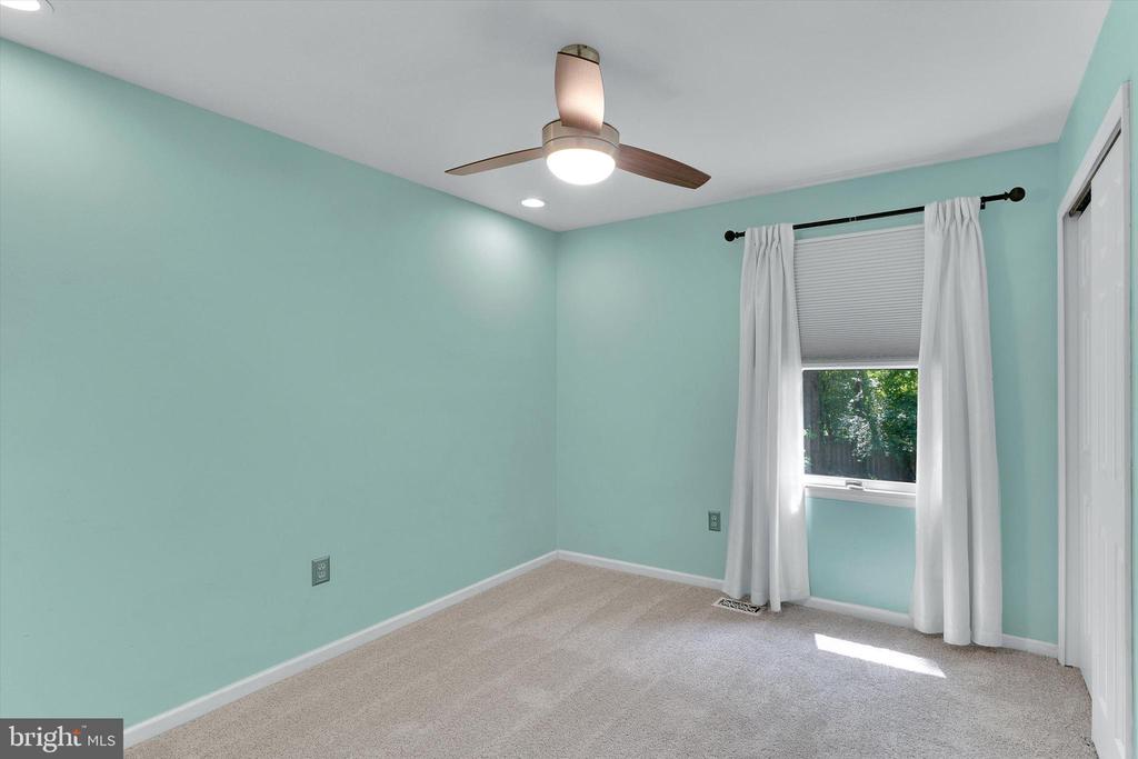203 S ESTHER LANE