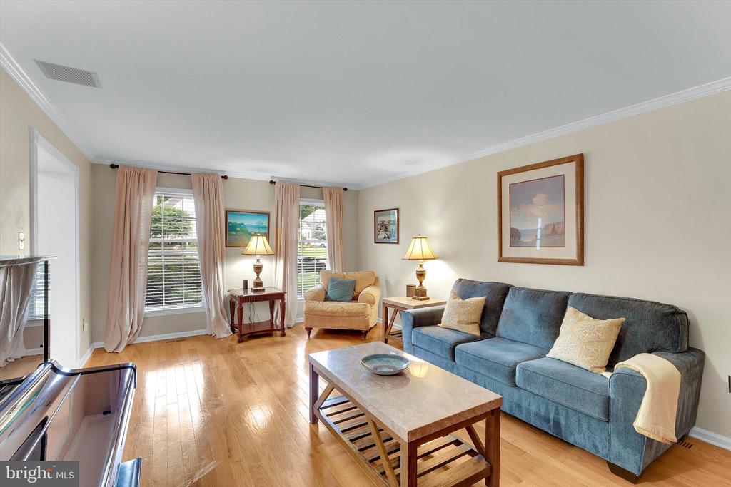 203 S ESTHER LANE