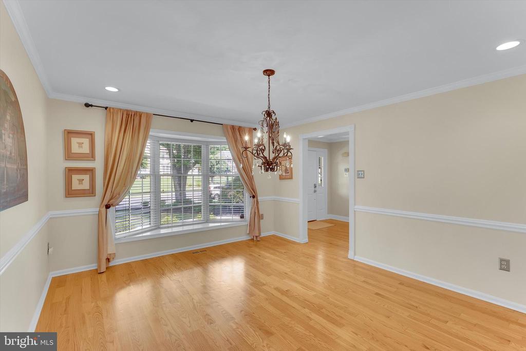 203 S ESTHER LANE