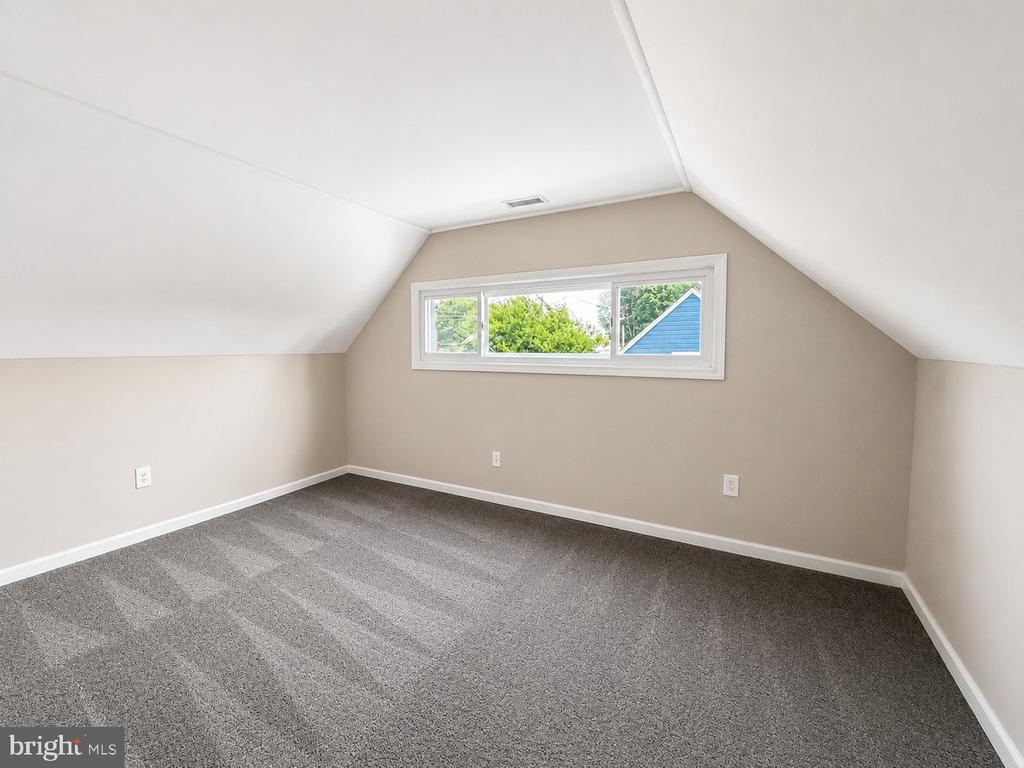 32 GREAT OAK ROAD