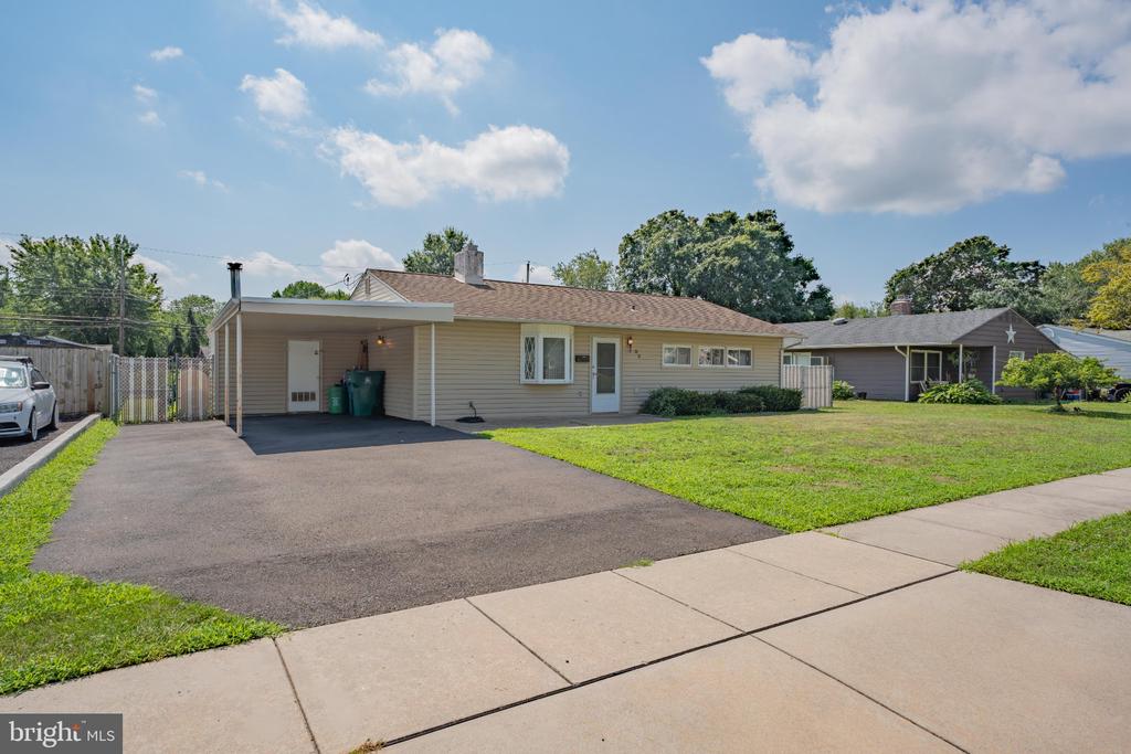 32 YOUNG BIRCH ROAD