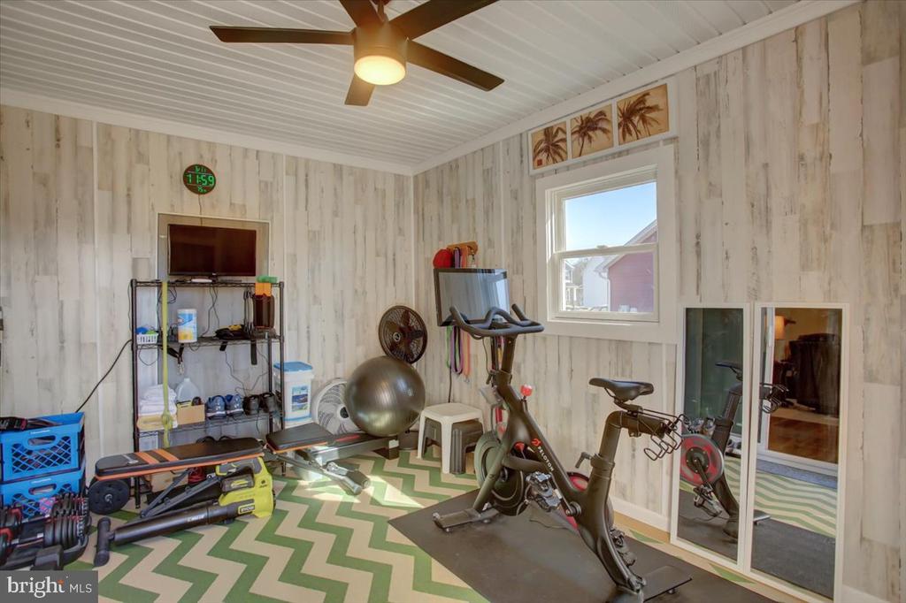 1007 SOUTHWOOD DRIVE