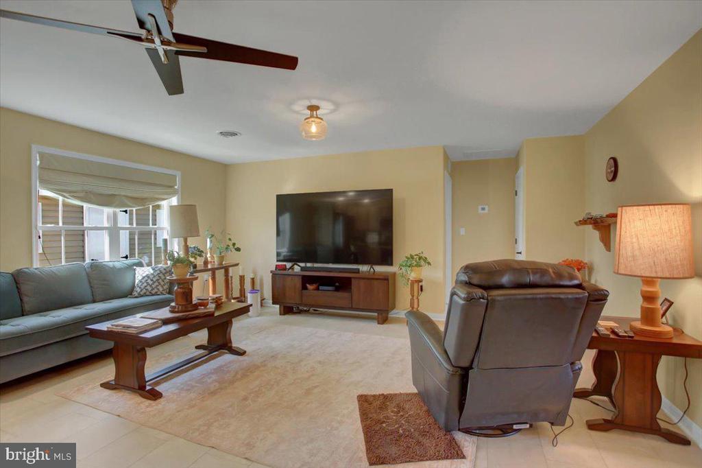 1007 SOUTHWOOD DRIVE