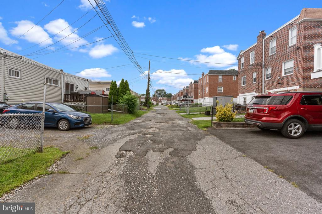 233 LYNN ROAD