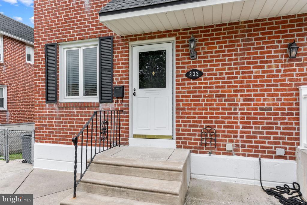 233 LYNN ROAD