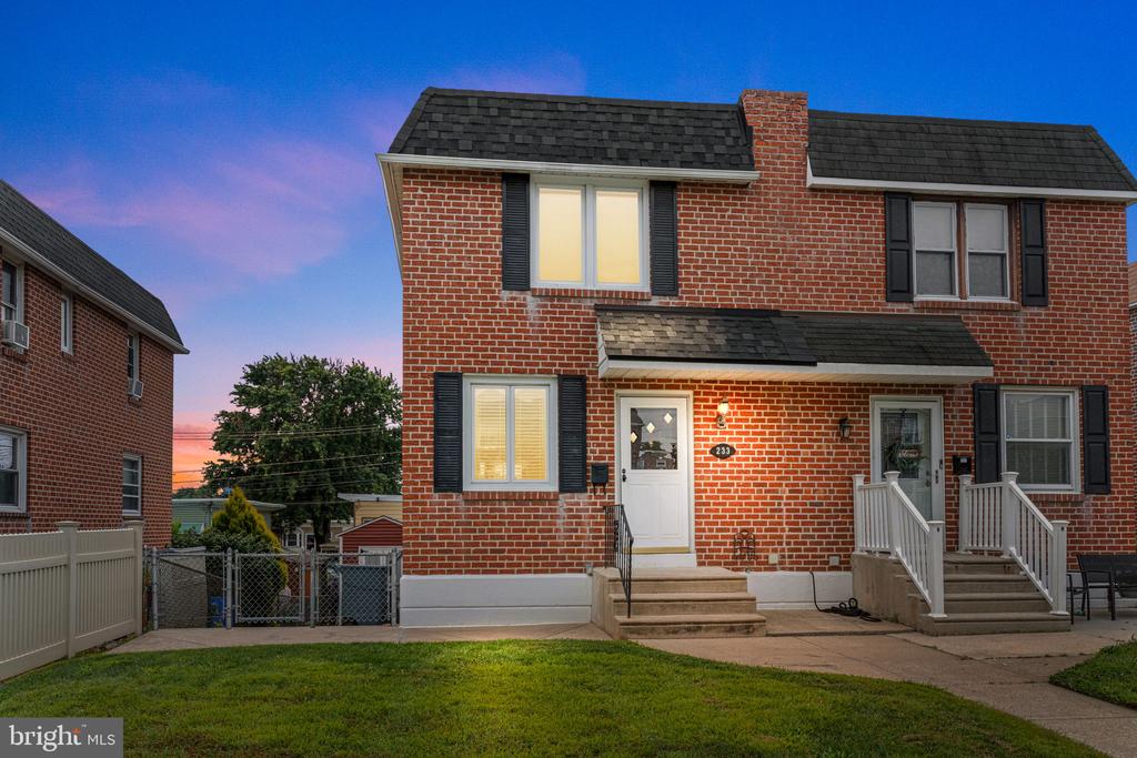 233 LYNN ROAD