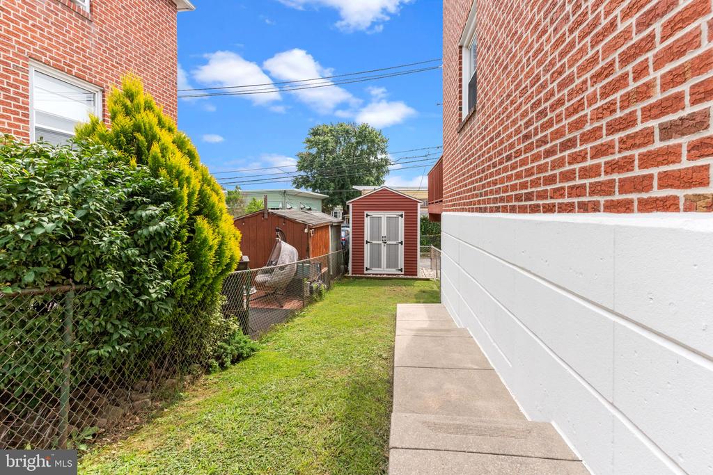 233 LYNN ROAD