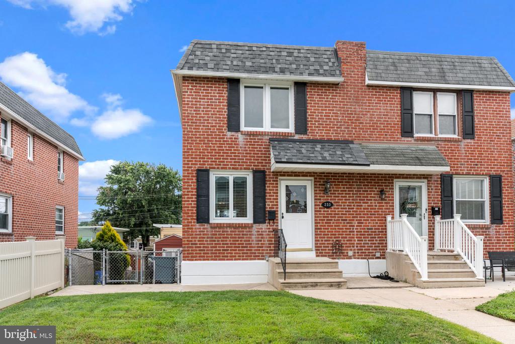 233 LYNN ROAD