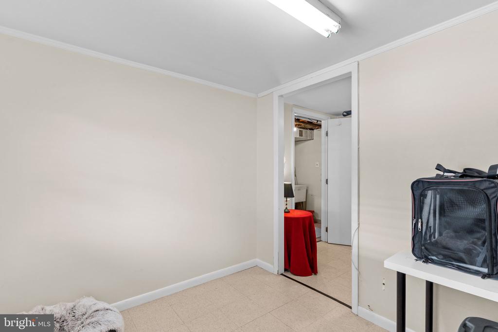 233 LYNN ROAD