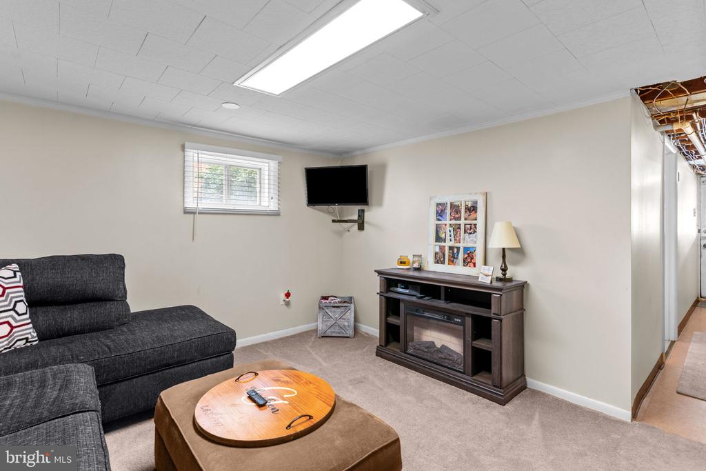 233 LYNN ROAD