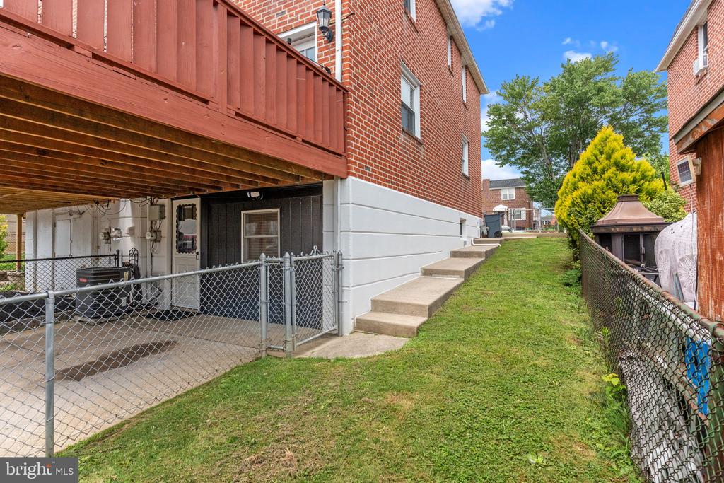 233 LYNN ROAD