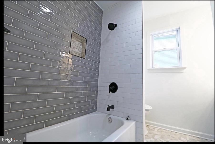511 CORINTHIAN AVENUE UNIT B