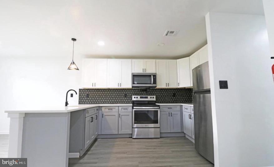 511 CORINTHIAN AVENUE UNIT B
