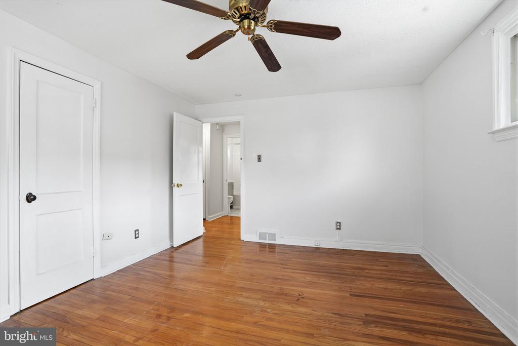 109 W RIDLEY AVENUE