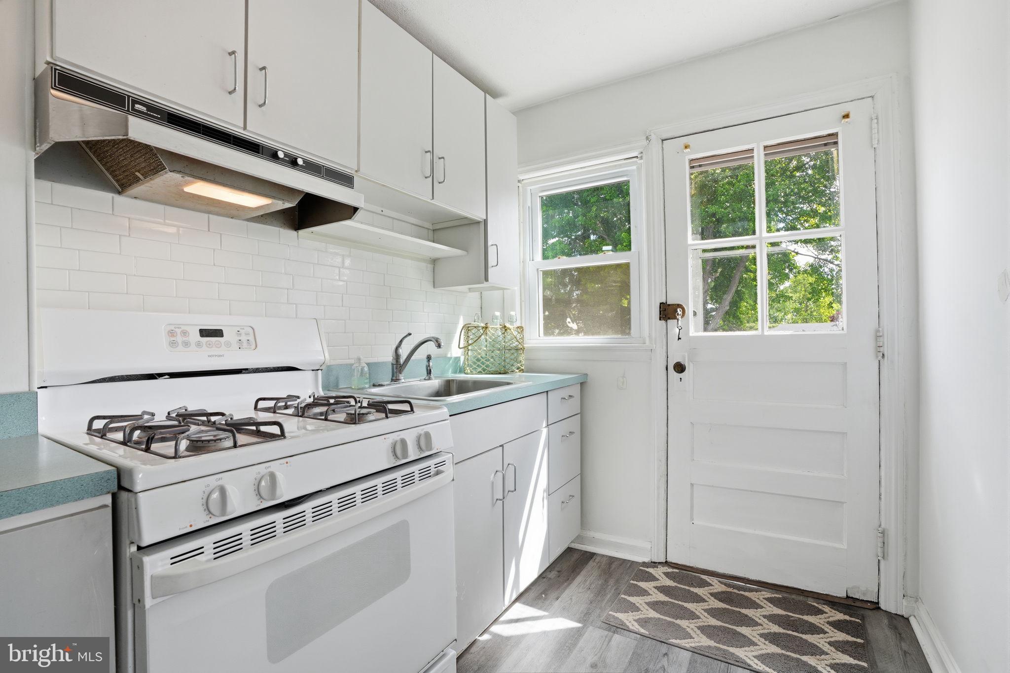 109 W RIDLEY AVENUE