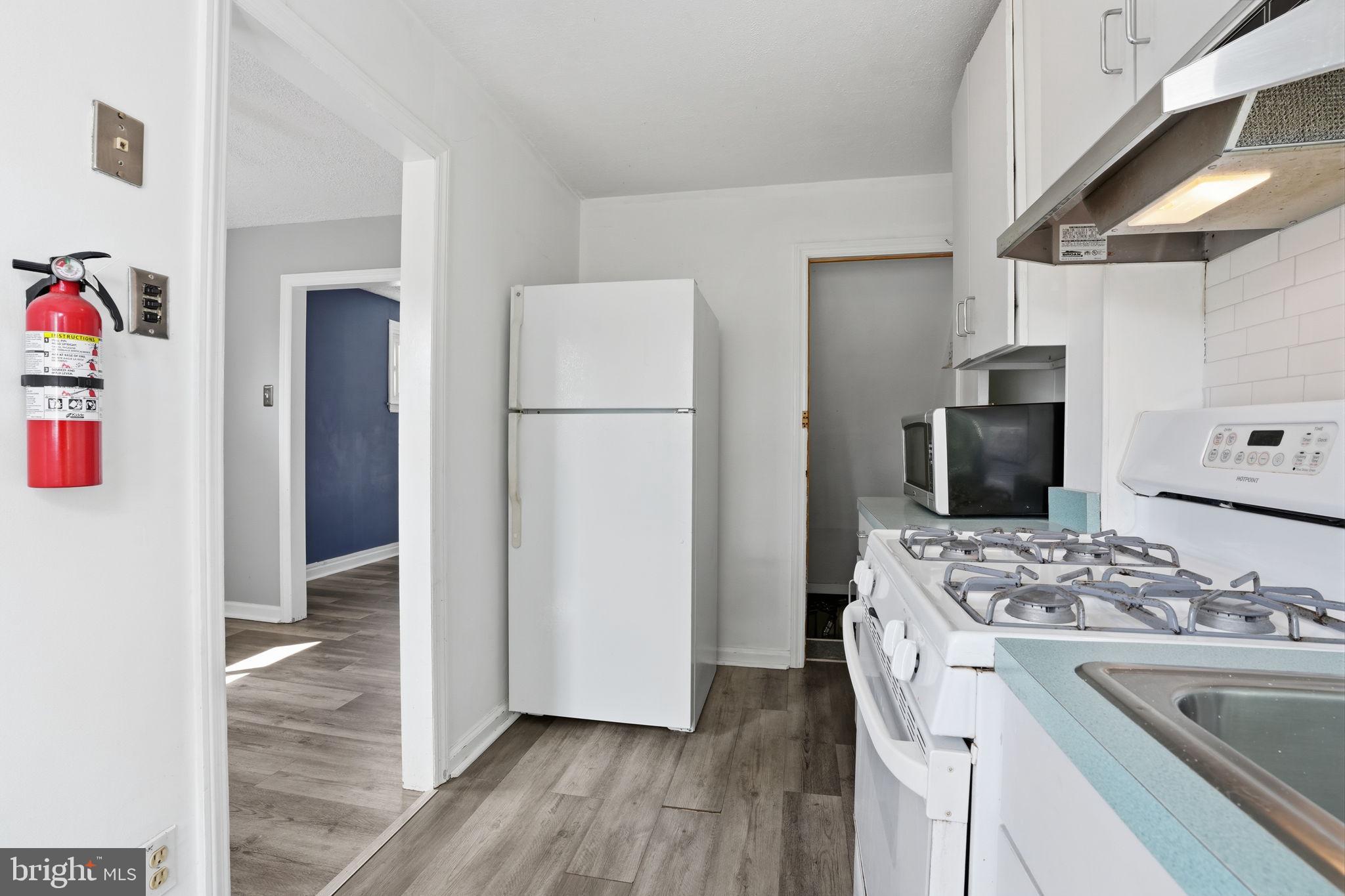 109 W RIDLEY AVENUE