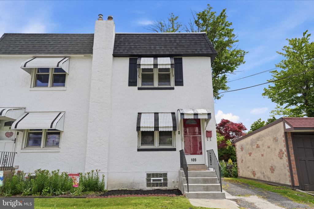 109 W RIDLEY AVENUE