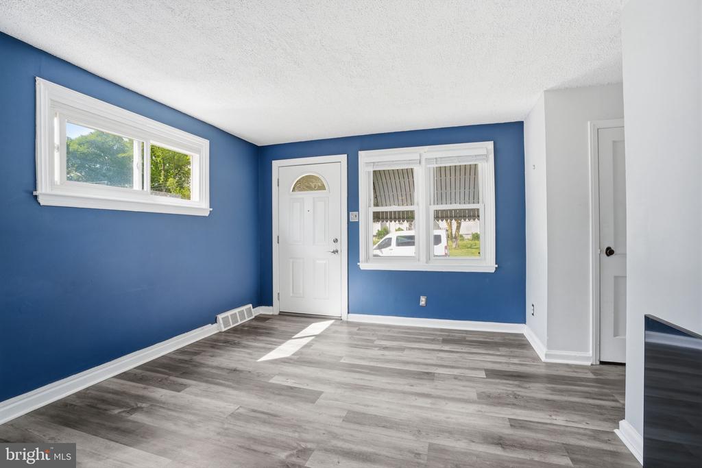 109 W RIDLEY AVENUE
