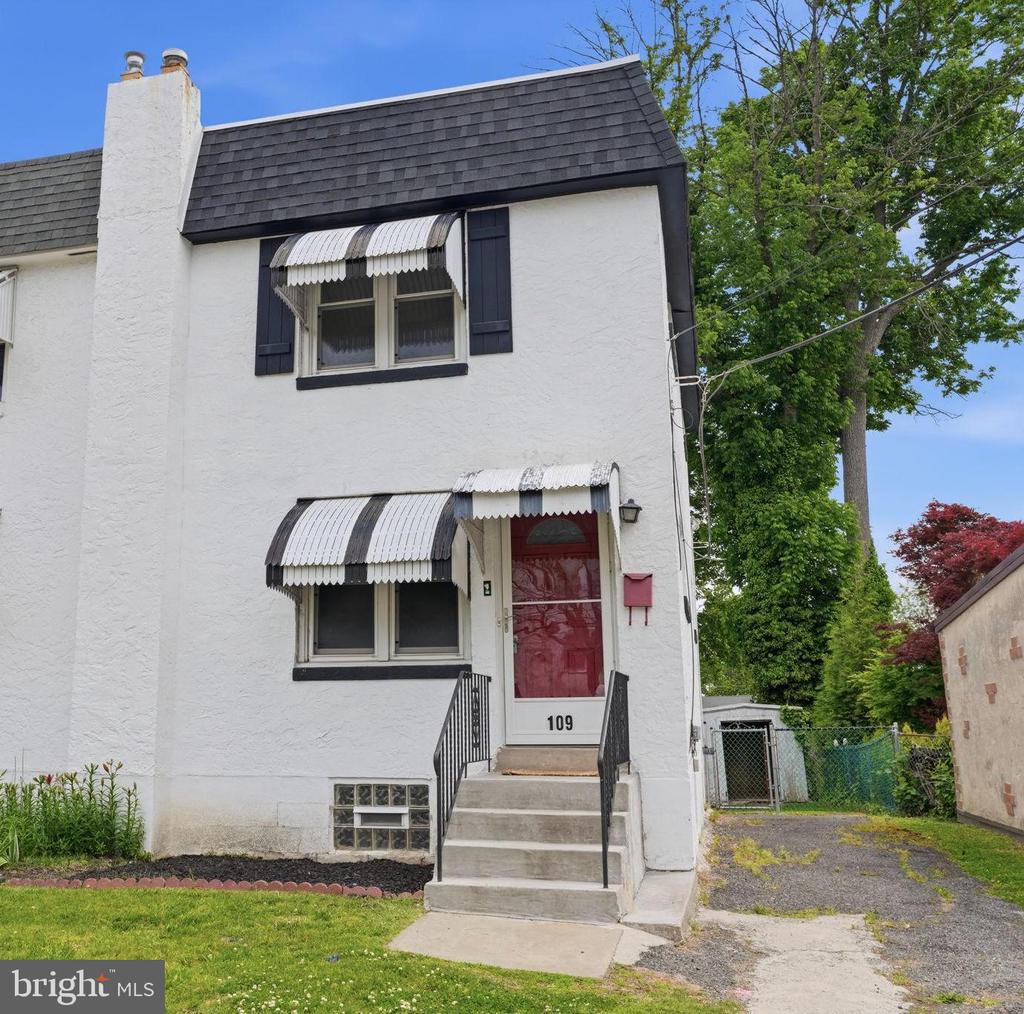 109 W RIDLEY AVENUE