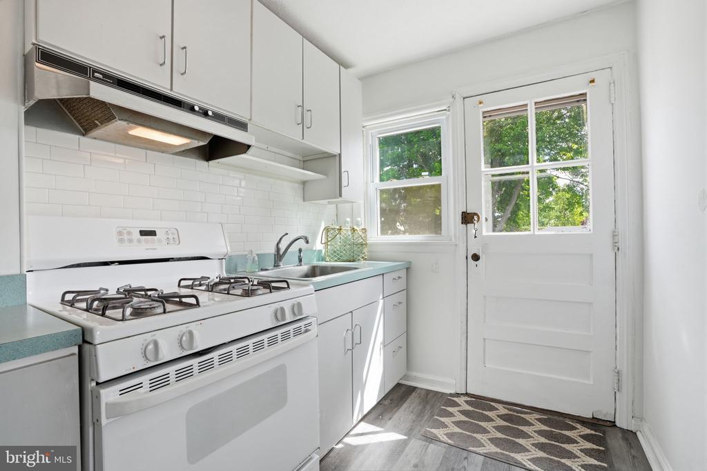 109 W RIDLEY AVENUE