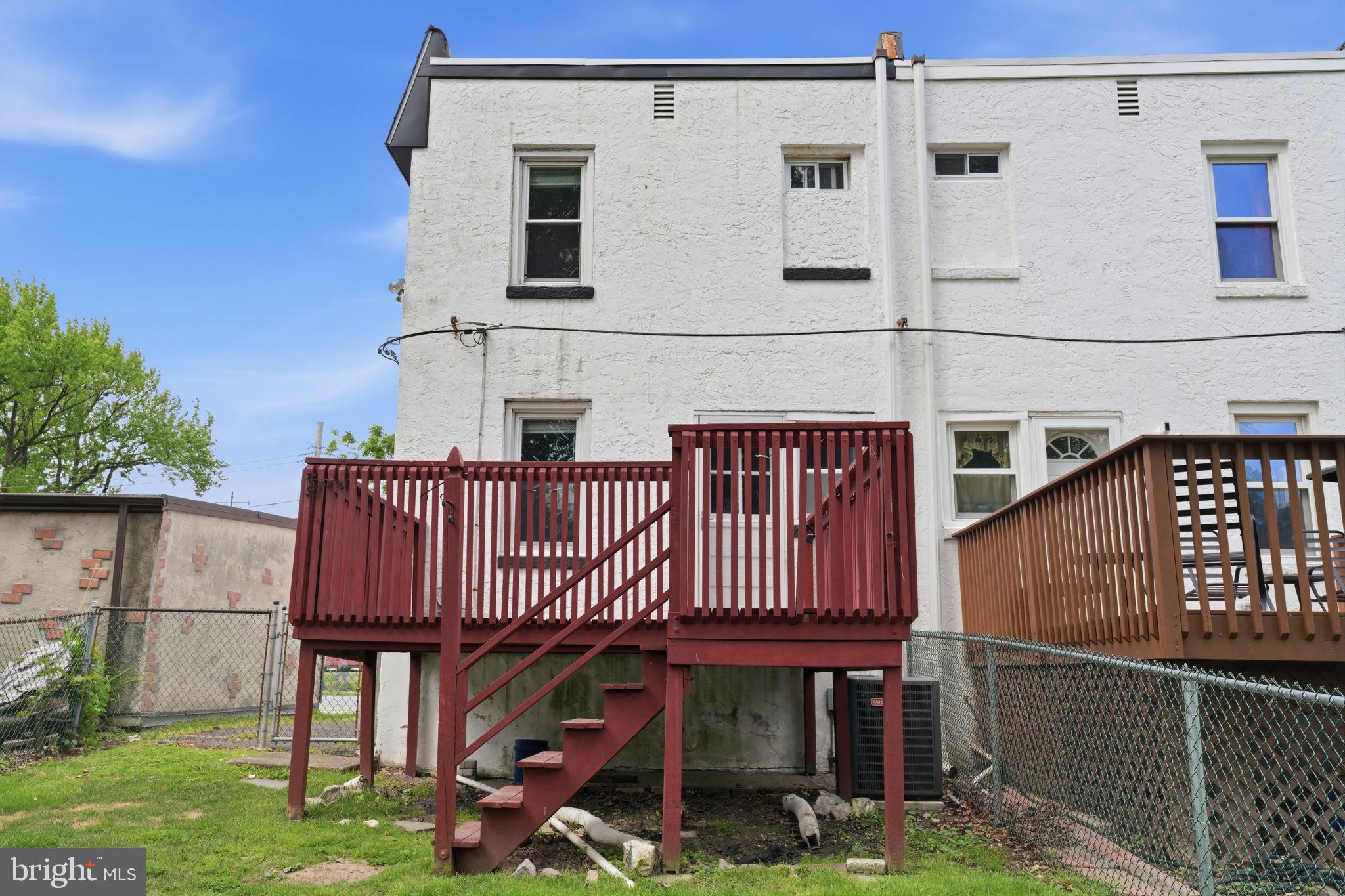 109 W RIDLEY AVENUE