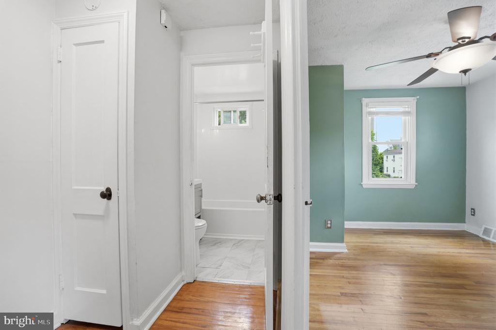 109 W RIDLEY AVENUE