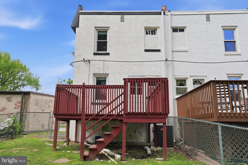 109 W RIDLEY AVENUE