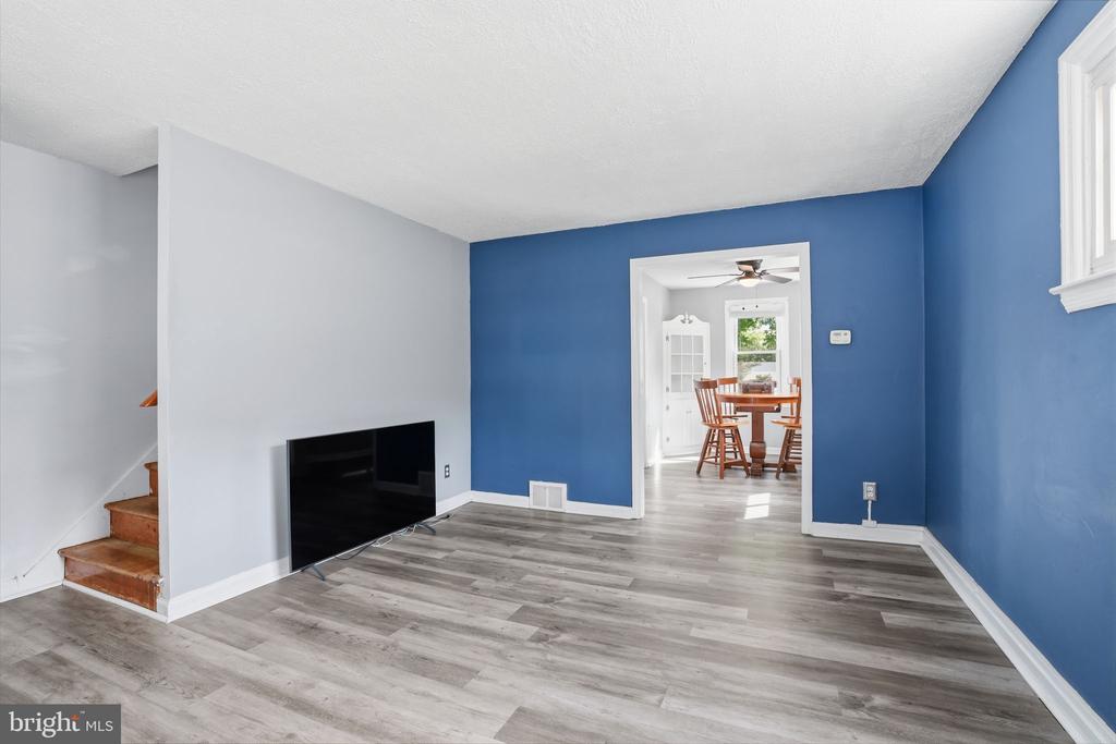 109 W RIDLEY AVENUE