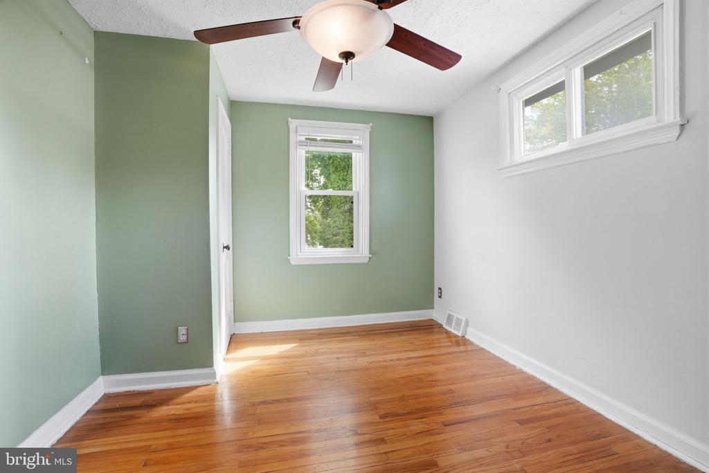 109 W RIDLEY AVENUE