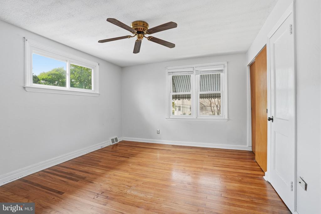 109 W RIDLEY AVENUE