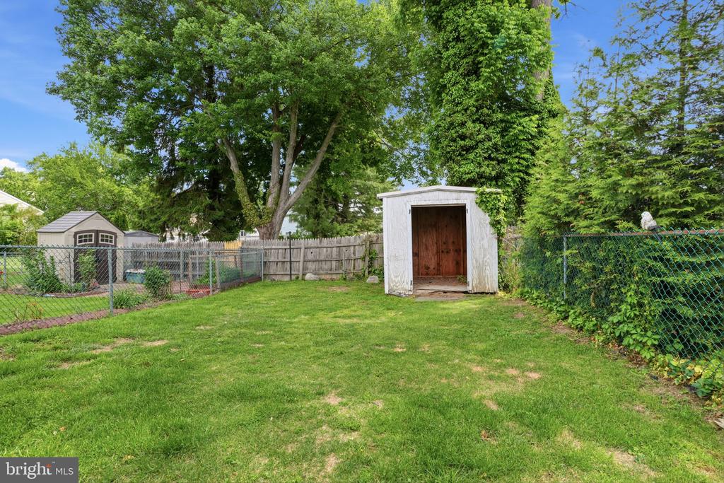 109 W RIDLEY AVENUE