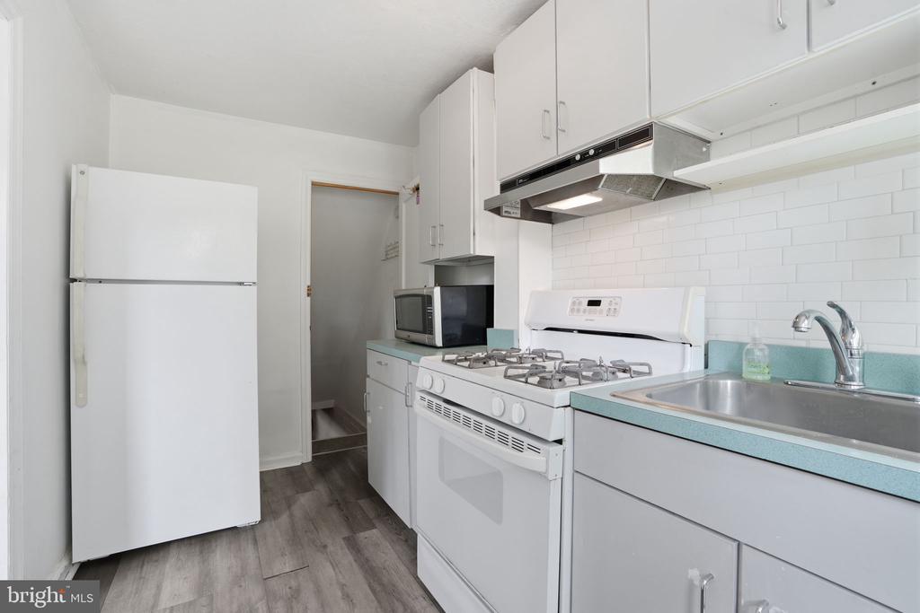 109 W RIDLEY AVENUE