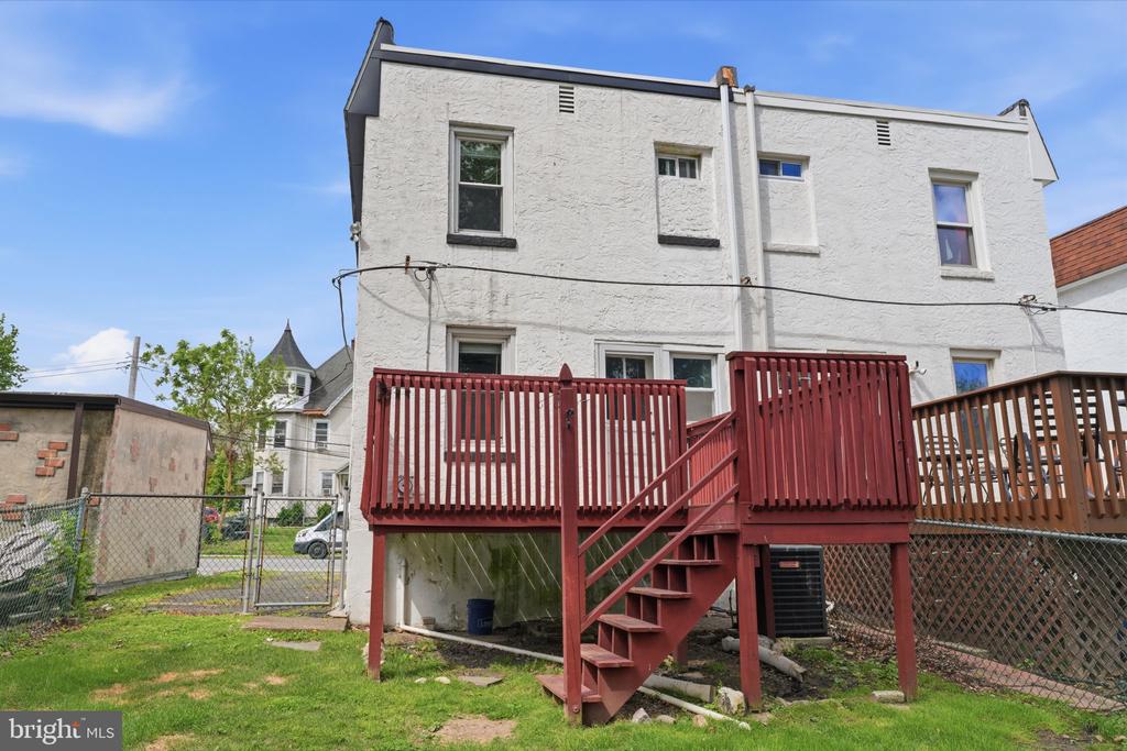 109 W RIDLEY AVENUE