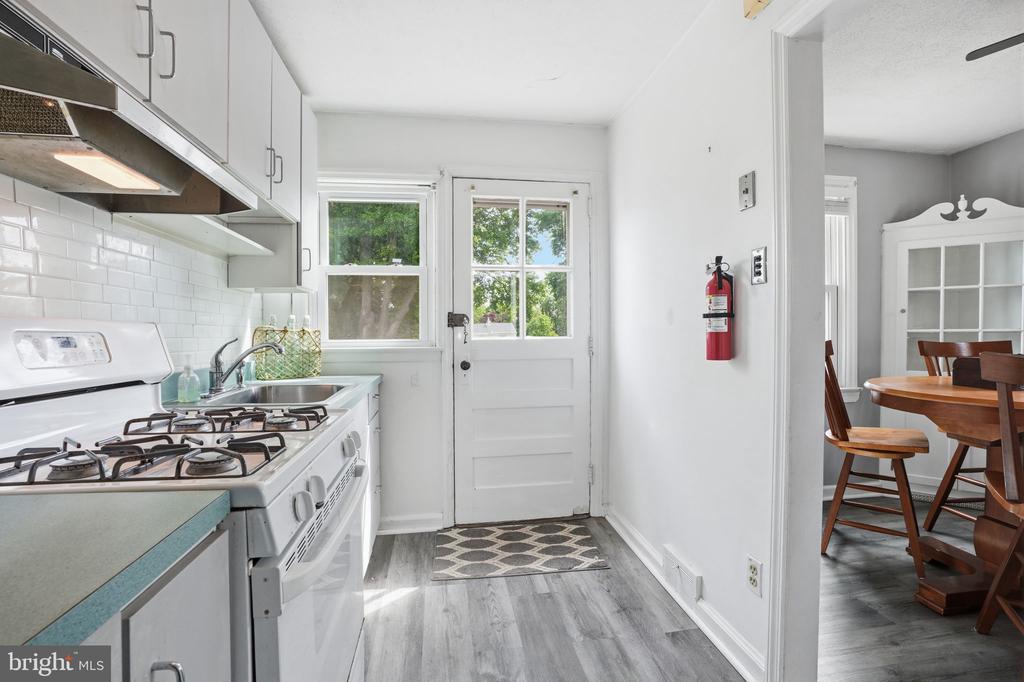 109 W RIDLEY AVENUE