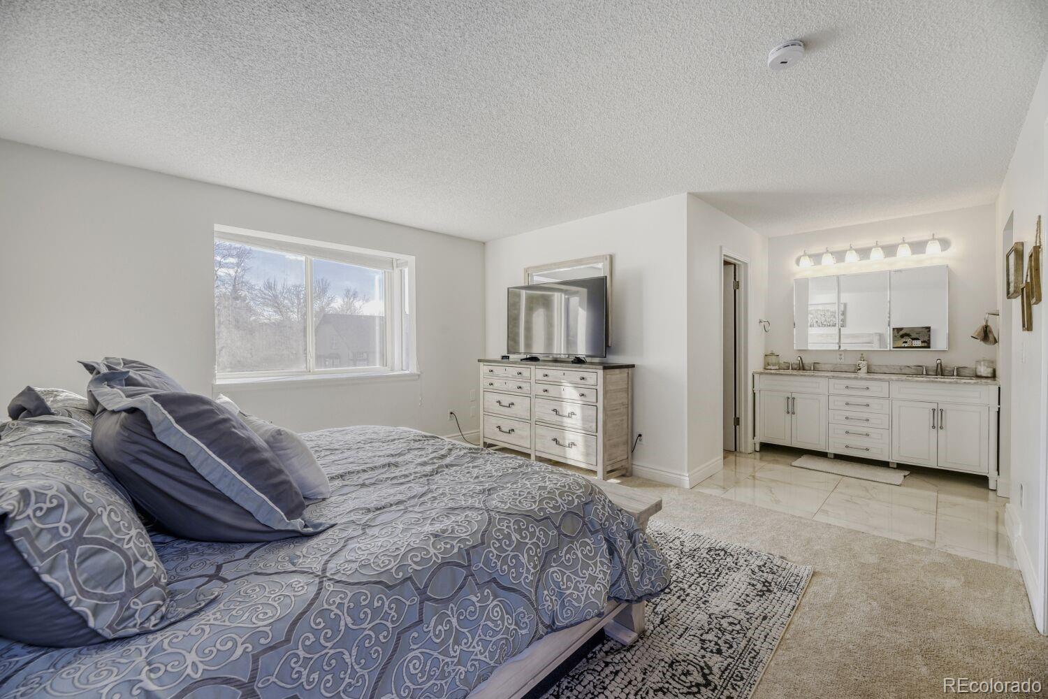 3871 E Euclid Avenue