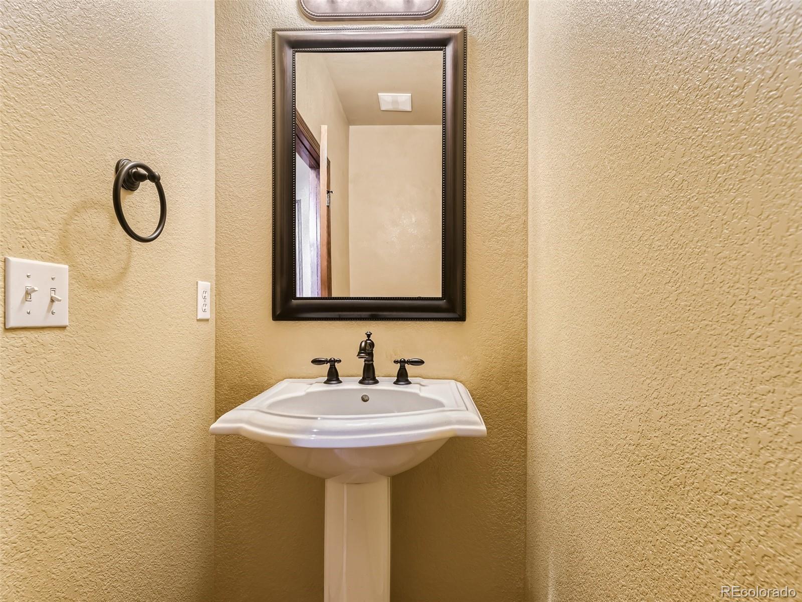 21886 E Tallkid Avenue