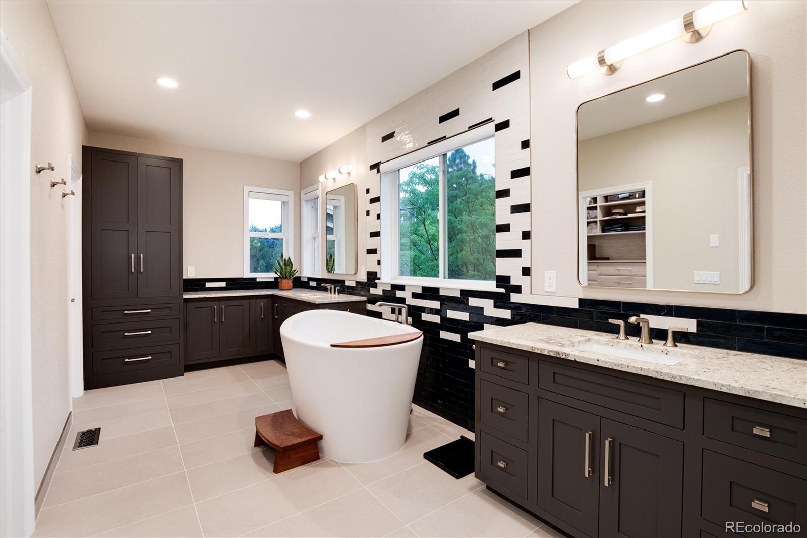 2584 Pemberly Avenue