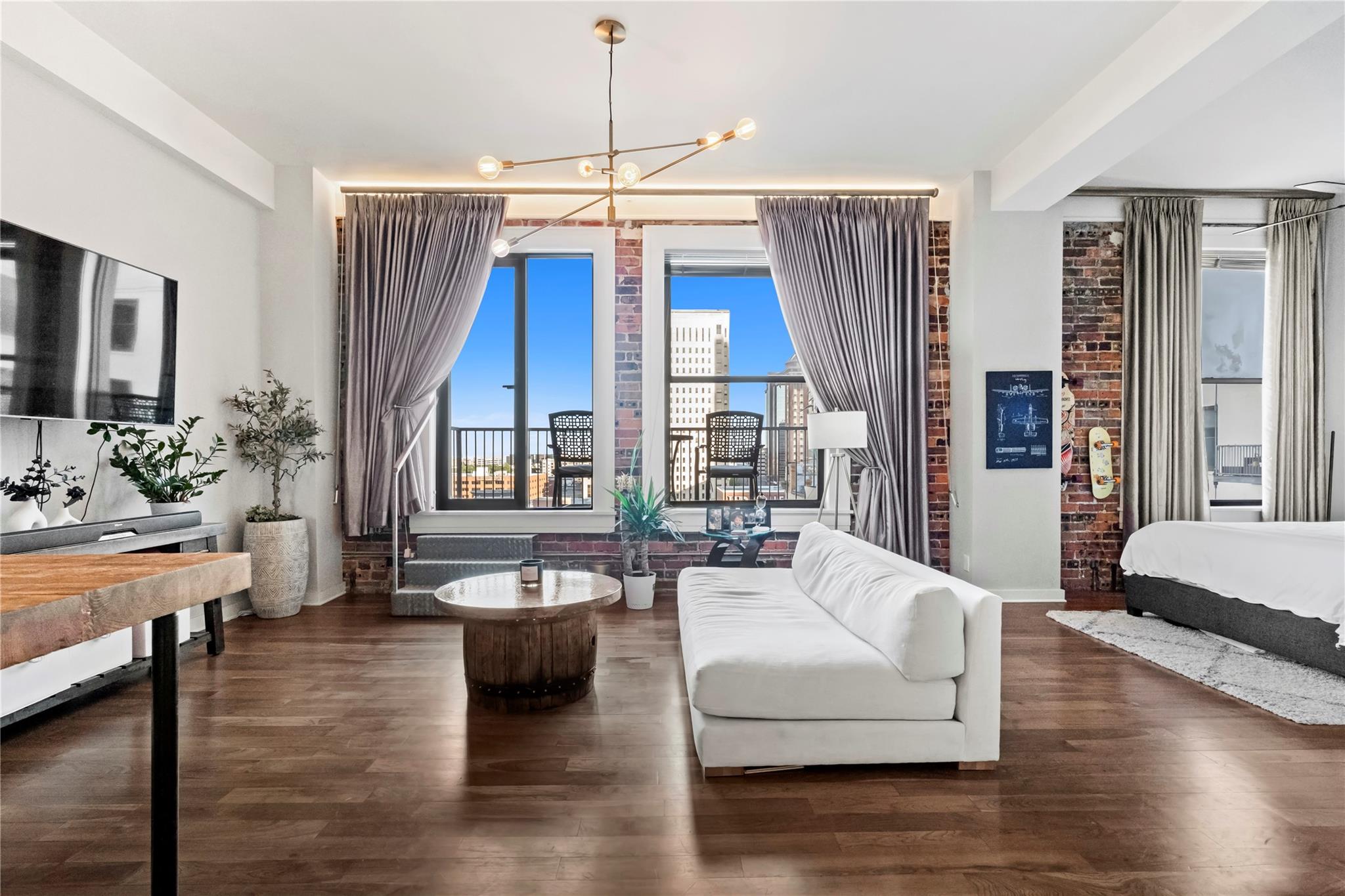 915 Franklin Street # 8J