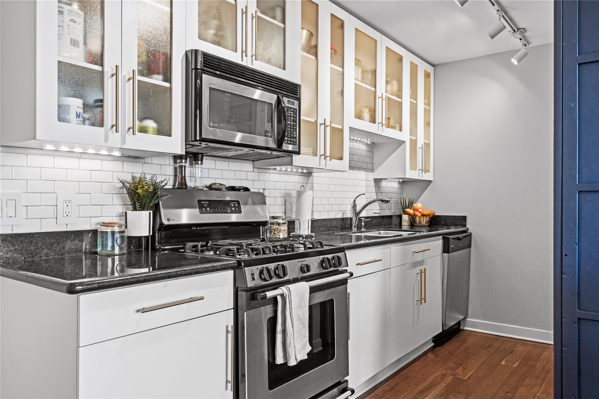 915 Franklin Street # 8J