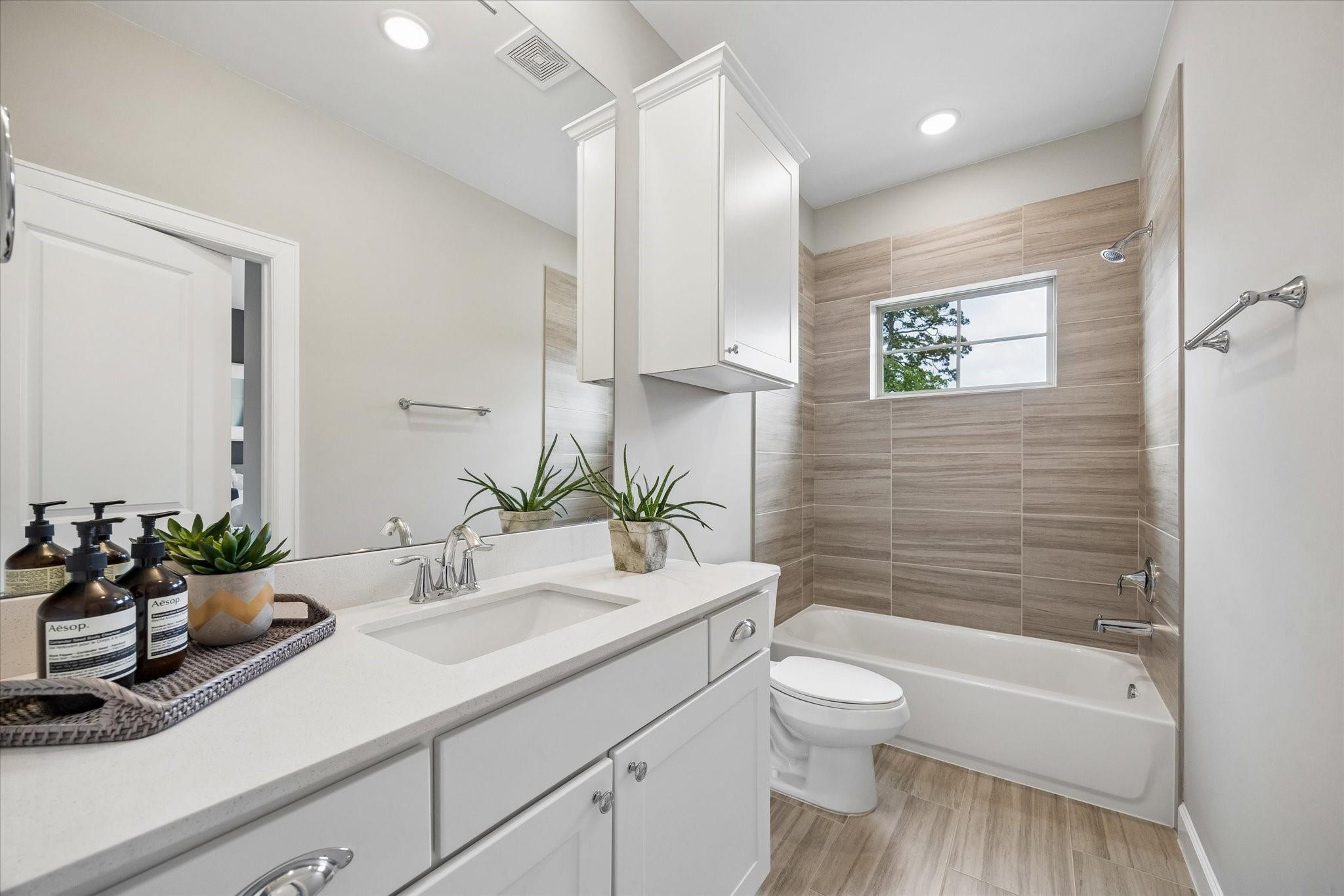 5211 Amber Sunrise Drive
