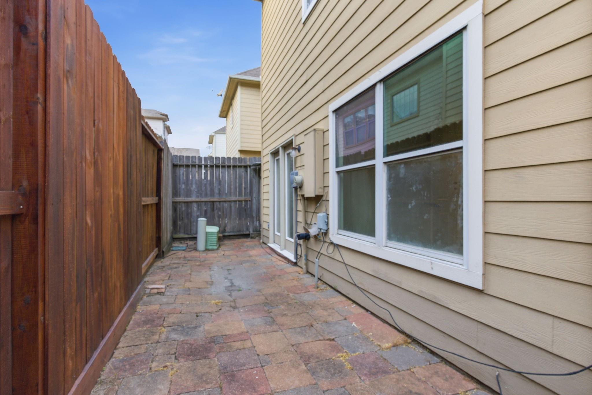 1303 Sherwood Point Lane