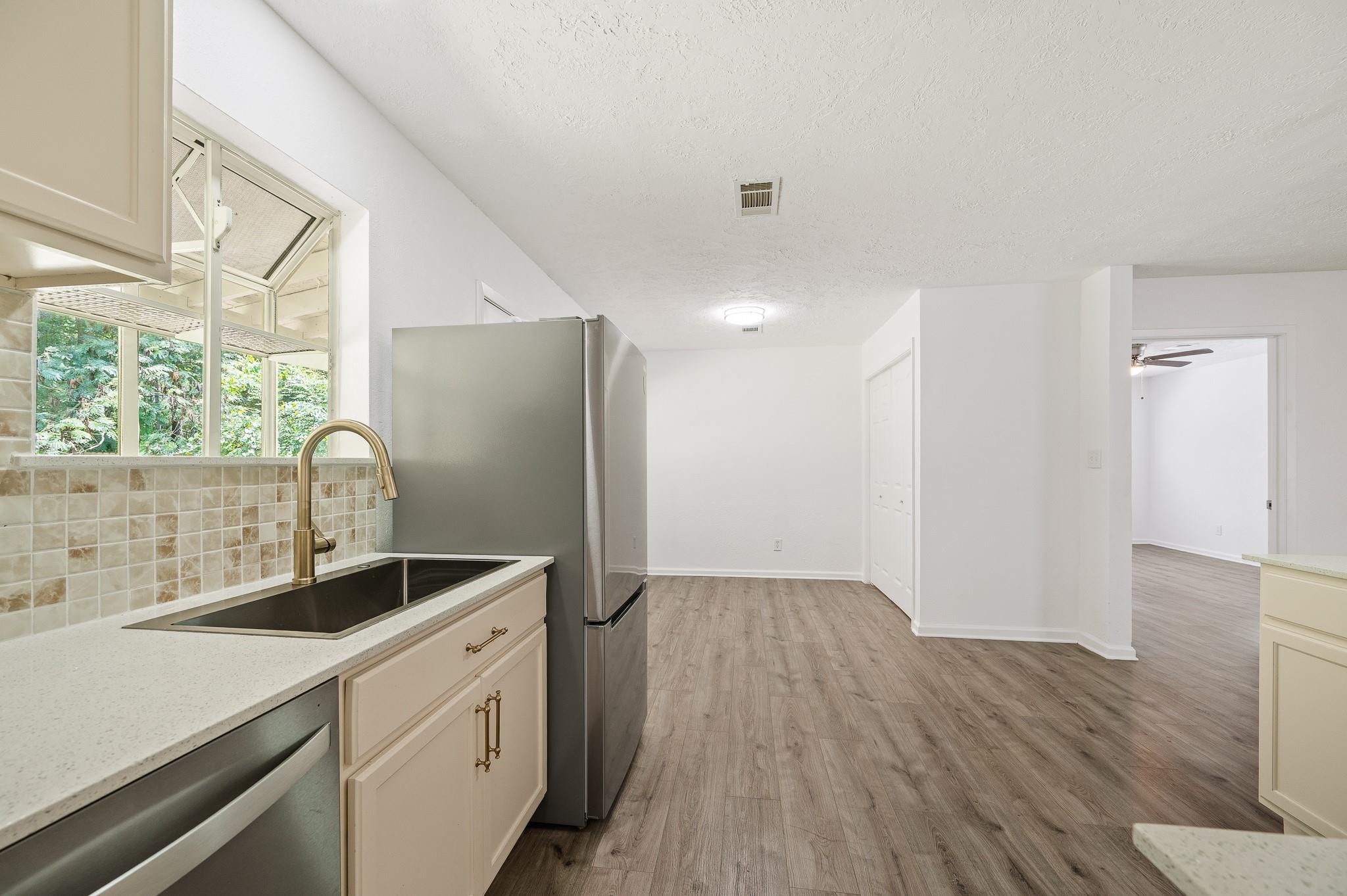 61 Hicks Loop W