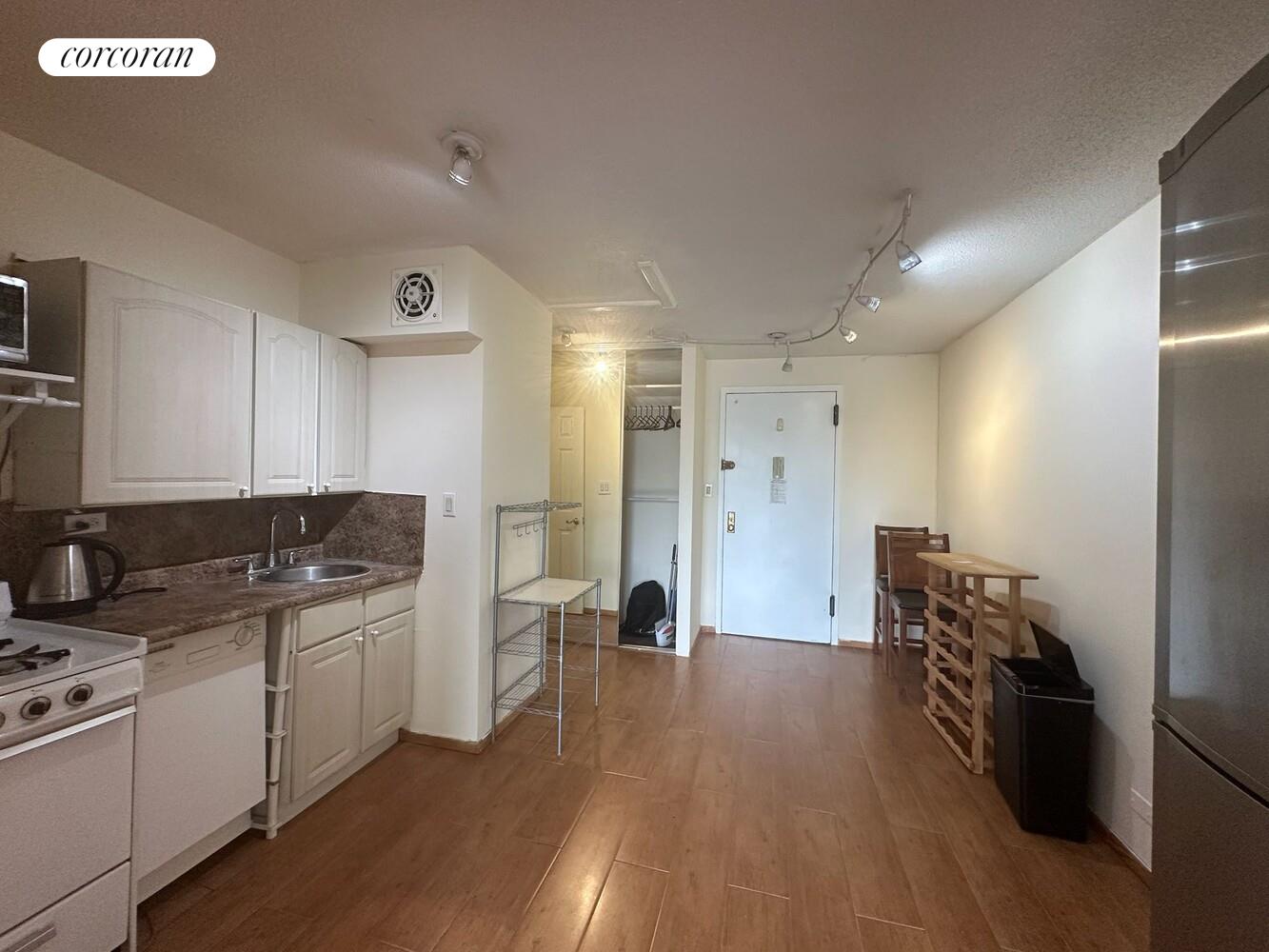 150-38 UNION Turnpike 1N