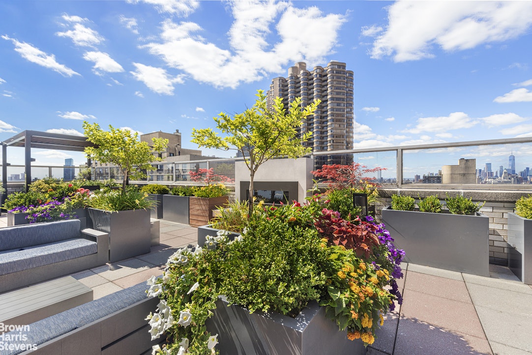 300 E 40TH Street 31S