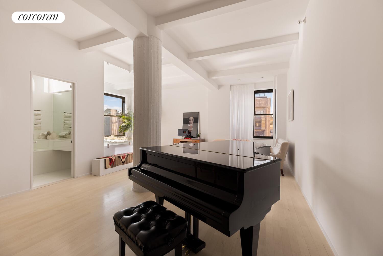 250 MERCER Street B1002
