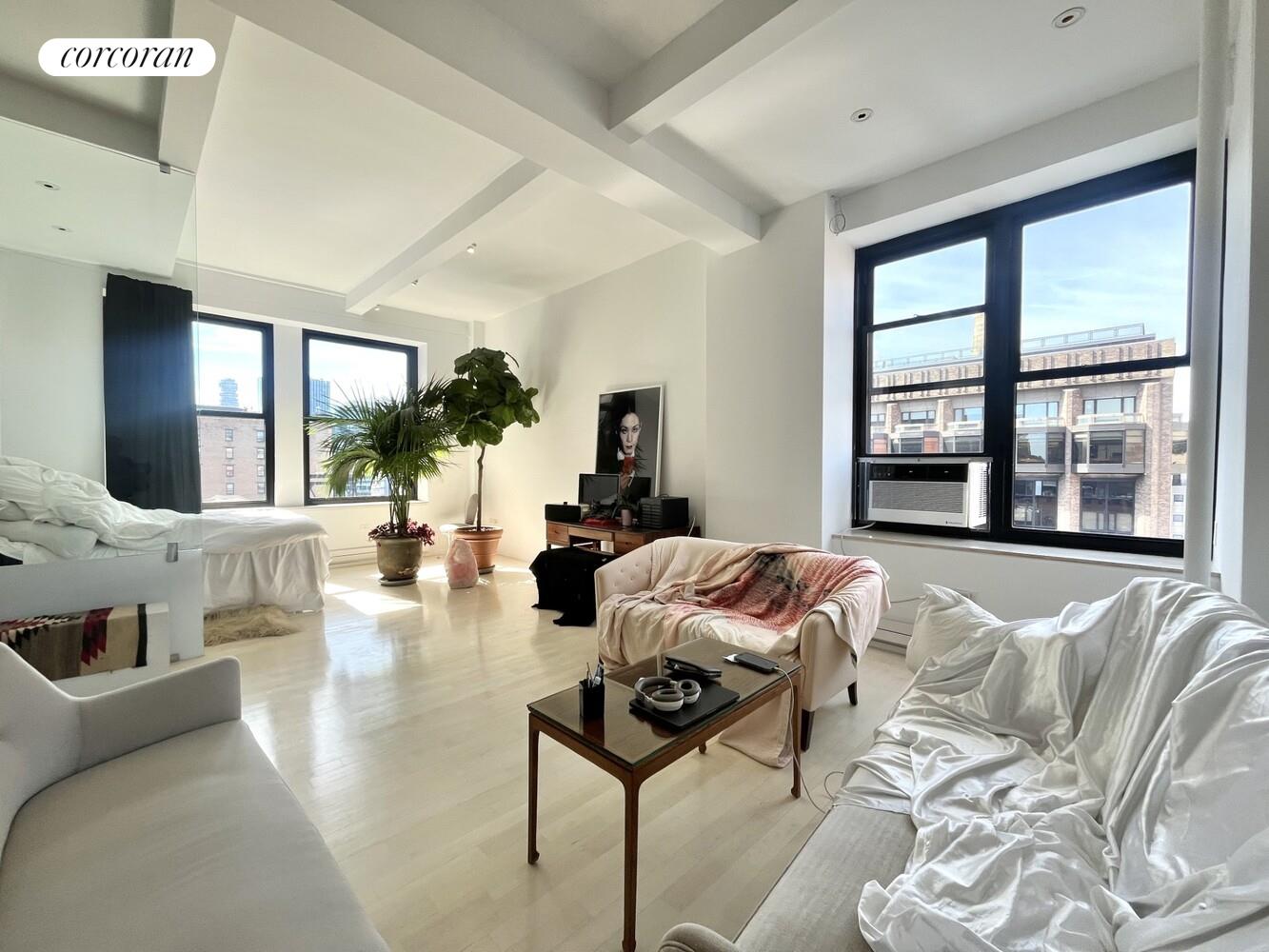 250 MERCER Street B1002