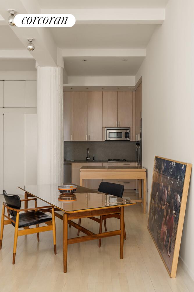 250 MERCER Street B1002